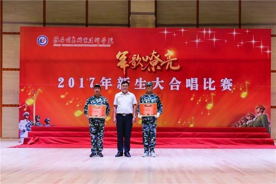 妈妈很强势，什么都要逼着我按她想法做，不然各种和你吵架，爸爸平时一开口就骂我，不然我说任？游戏画面
